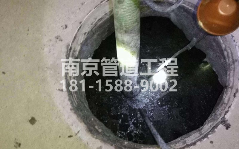 216栖霞清理化粪池