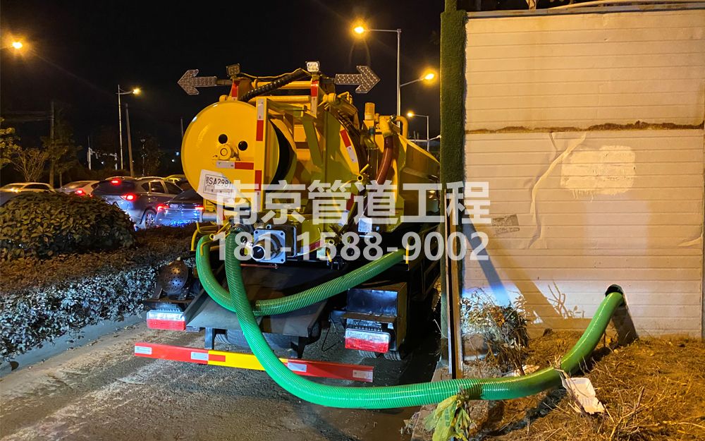 266栖霞临时工地抽粪
